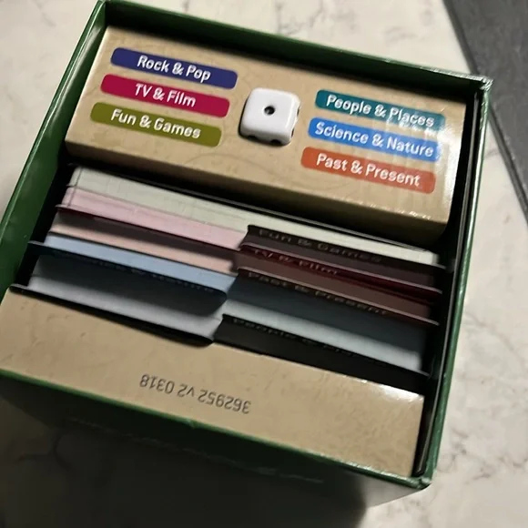 Quiz Master Totally Trivia by Goliath - Picture 4 of 4